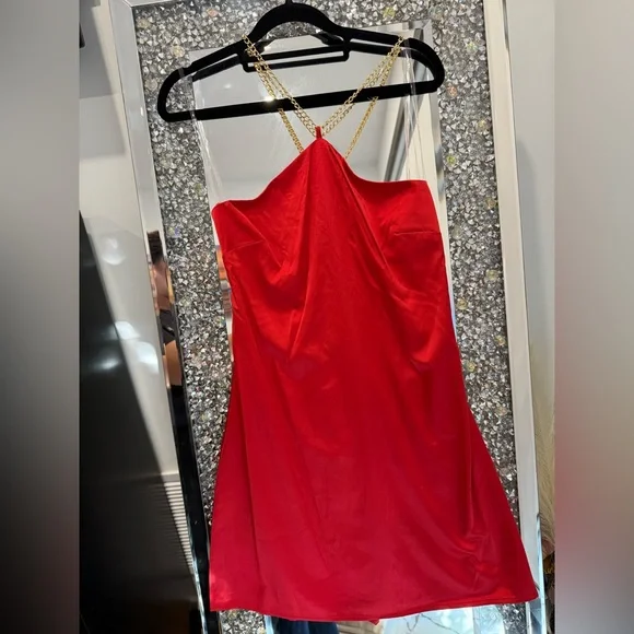 Elegant Red Strapless Dress - Picture 4 of 4